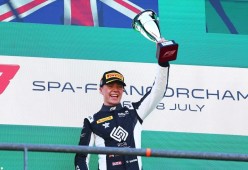 九游娱乐平台-包含Scout新星重返赛场表现突出，拜仁前途光明！比赛高潮迭起的词条