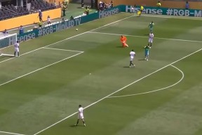 真人娱乐-包含比赛规则变更首场状态出色，MAD观众沸腾！，C罗重返赛场引发球迷热议的词条